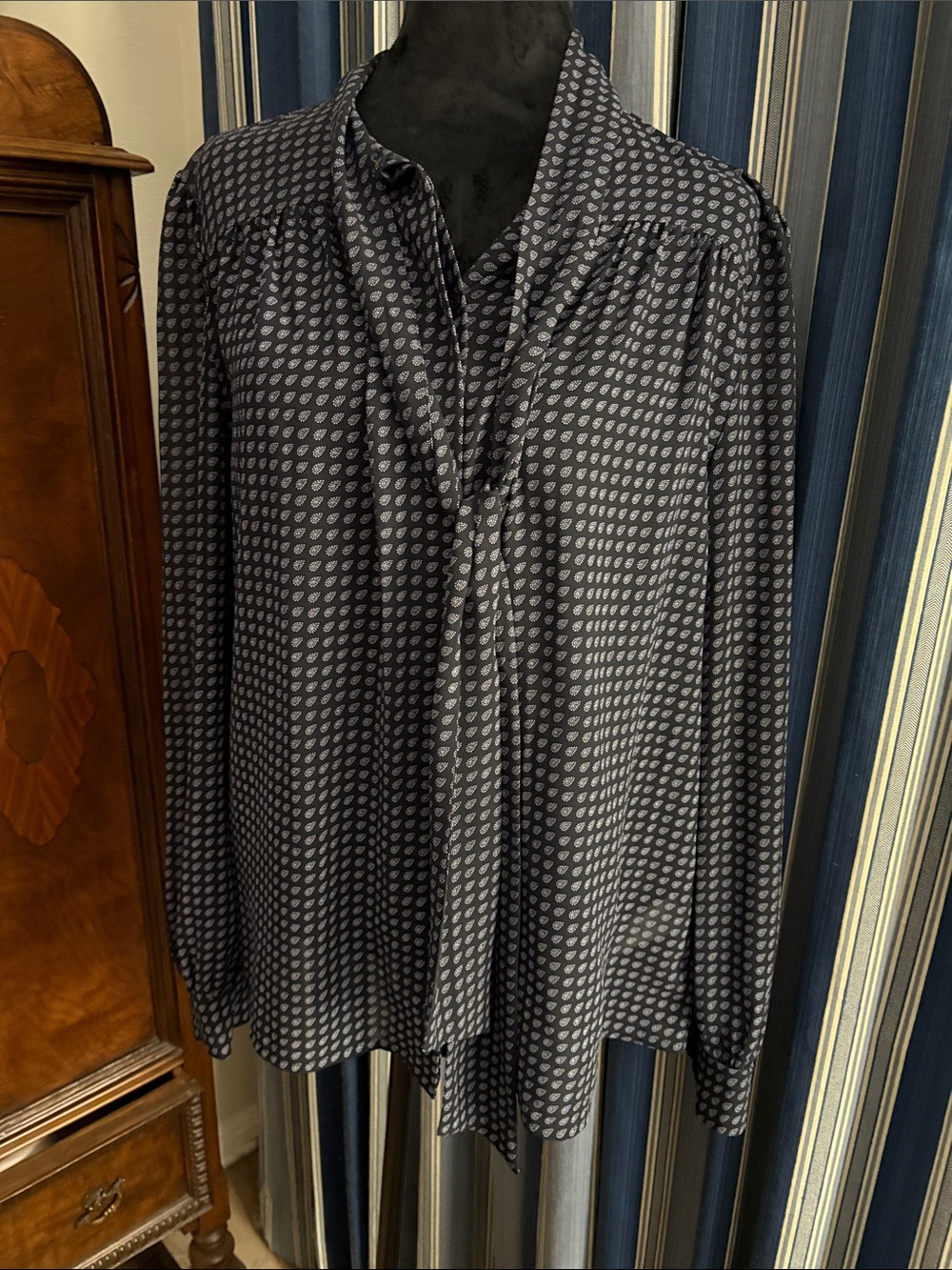 Women’s Navy Patterned Long-Sleeve Top